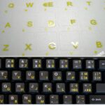 Adesivi Italiano Fondo Trasparente Lettere Gialle - 11,5x12mm