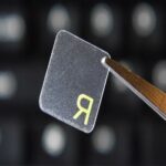 Adesivi Russo/Ucraino Fondo Trasparente Lettere Gialle