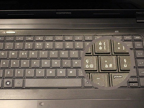 Adesivi Italiano Fondo Nero Lettere Bianche 11.5mmx12mm