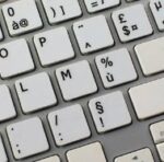 Adesivi italiano fondo bianco lettere nere 11,5x12mm